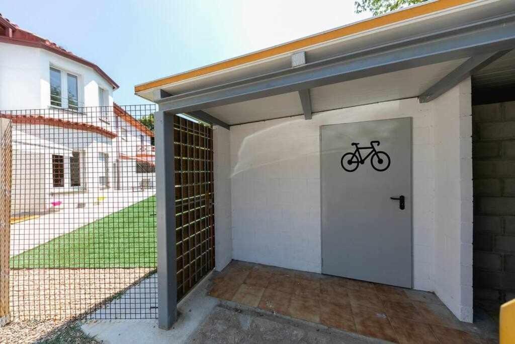 Newly Renovated Room W Pool Y Bikeparking Girona Esterno foto